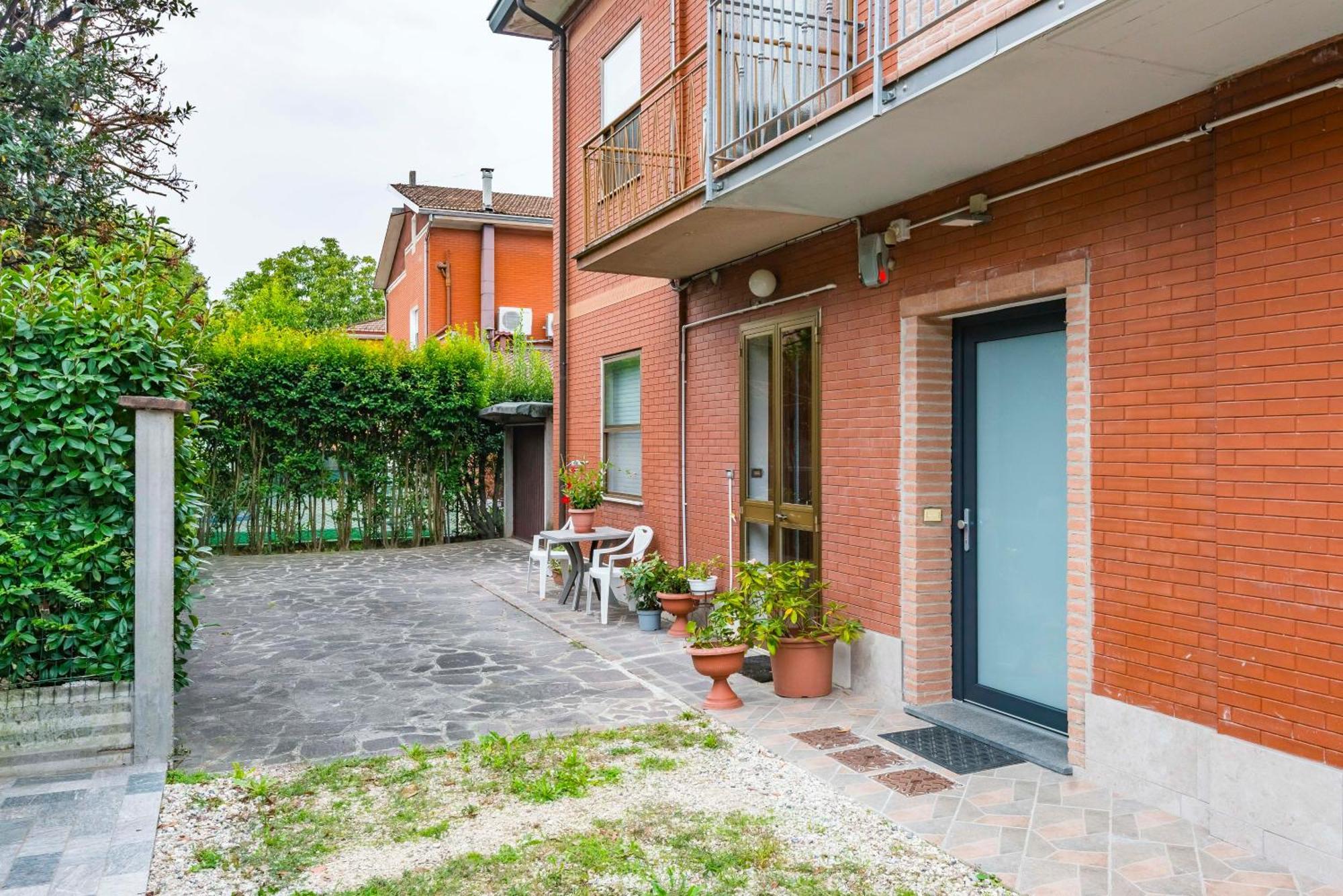 Stile E Comfort In Citta Con Wi-Fi Appartement Carpi Buitenkant foto